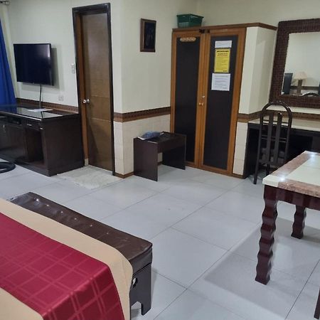 Clark Angeles Tiger Hotel Buitenkant foto
