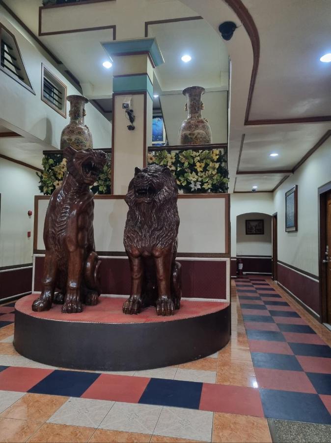 Clark Angeles Tiger Hotel Buitenkant foto
