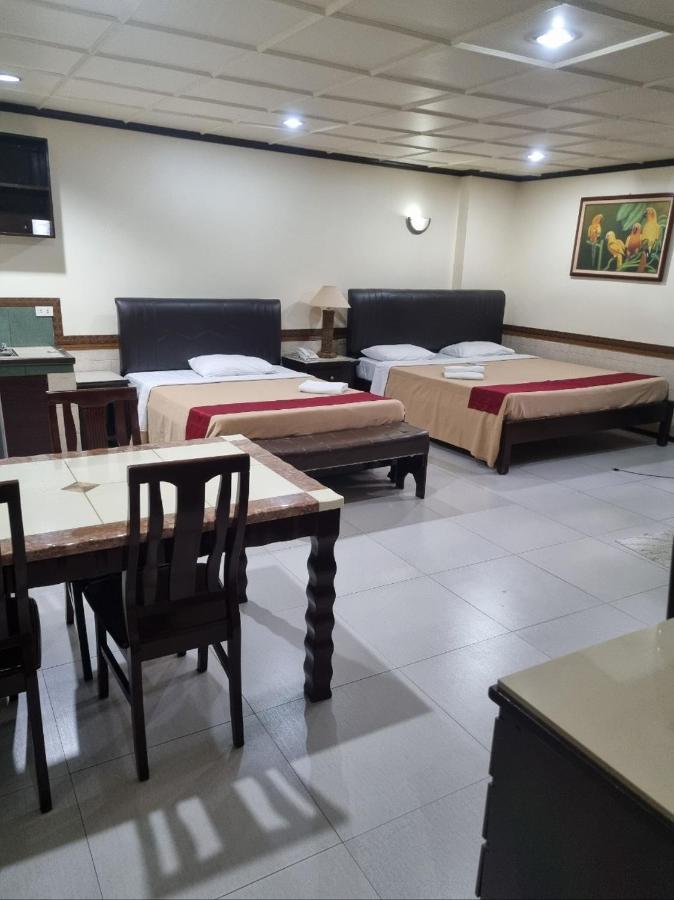 Clark Angeles Tiger Hotel Buitenkant foto